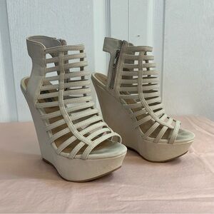 STEVE MADDEN Cream Suede Wedges
